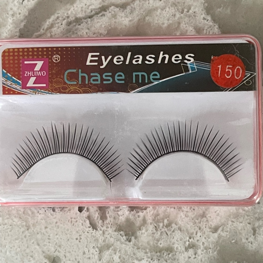 9 pairs - Black Eyelashes - Chase Me